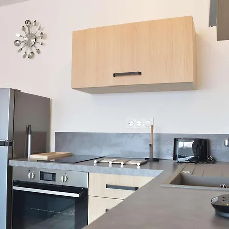 Refait à Neuf, 5 Couchages, à 50m De La Plage, Parking Privé - - Fr-1-229b-95