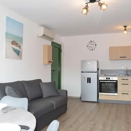 Refait à Neuf, 5 Couchages, à 50m De La Plage, Parking Privé - - Fr-1-229b-95 Narbona