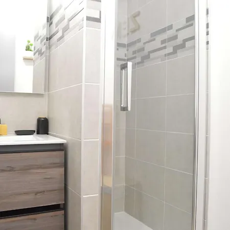 Refait à Neuf, 5 Couchages, à 50m De La Plage, Parking Privé - - Fr-1-229b-95